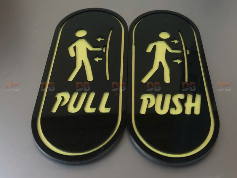 Bộ bảng chỉ dẫn WC – Push/Pull bằng alu vàng xước mica đen nổi
