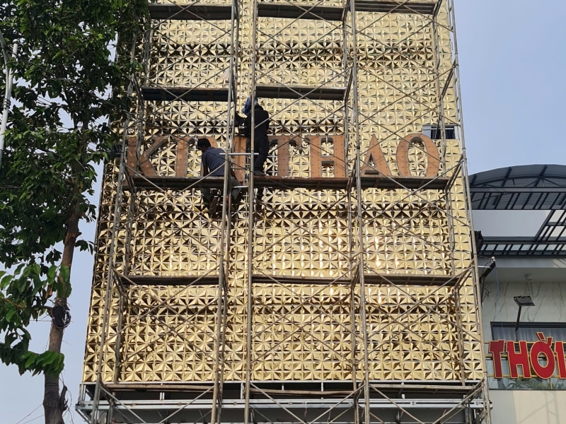 Mặt dựng TẤM 3D INOX - Tiệm vàng kim thảo