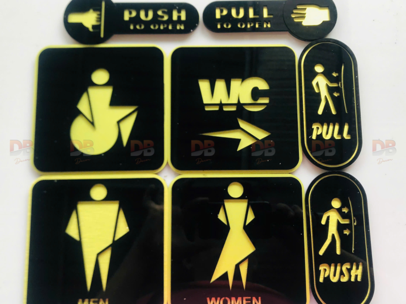 Bộ bảng chỉ dẫn WC – Push/Pull bằng alu vàng xước mica đen nổi