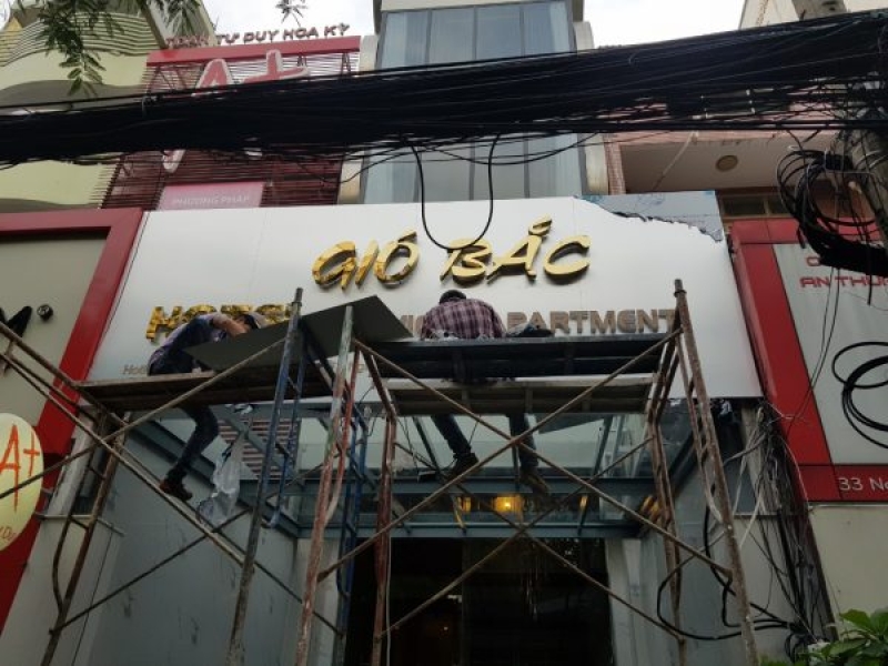 BẢNG HIỆU MẶT DỰNG ALU CHỮ NỔI